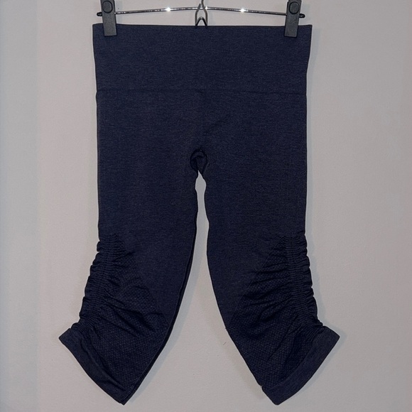 Lululemon In The Flow Cropped Leggings Size 6 - Picture 3 of 9